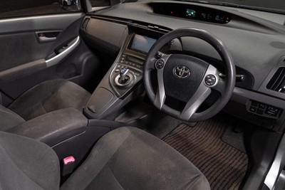2010 Toyota Prius - Thumbnail