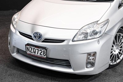2010 Toyota Prius - Thumbnail