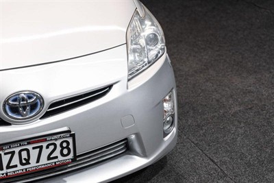 2010 Toyota Prius - Thumbnail
