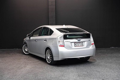 2010 Toyota Prius - Thumbnail