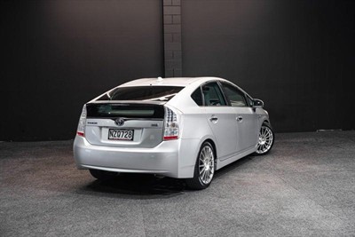 2010 Toyota Prius - Thumbnail