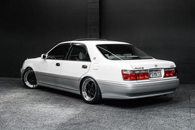 2000 Toyota Crown - Thumbnail