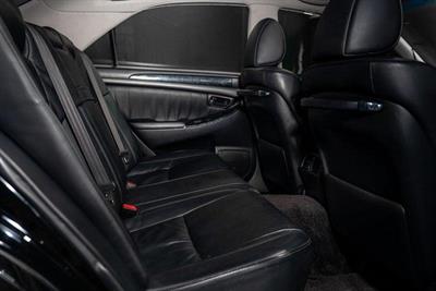 2004 Toyota Crown - Thumbnail