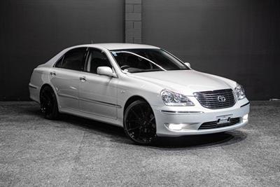 2004 Toyota Crown - Thumbnail