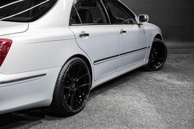 2004 Toyota Crown - Thumbnail