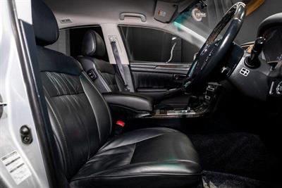 2004 Toyota Crown - Thumbnail