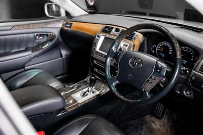 2004 Toyota Crown - Thumbnail