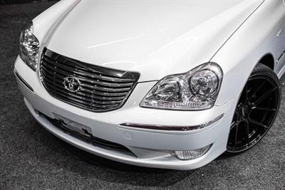 2004 Toyota Crown - Thumbnail
