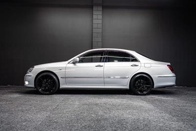 2004 Toyota Crown - Thumbnail