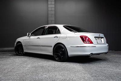 2004 Toyota Crown - Thumbnail