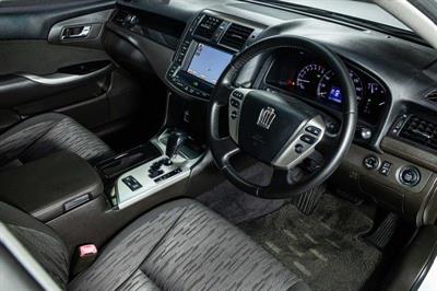 2011 Toyota Crown - Thumbnail