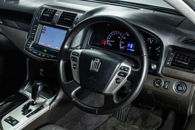 2011 Toyota Crown - Thumbnail