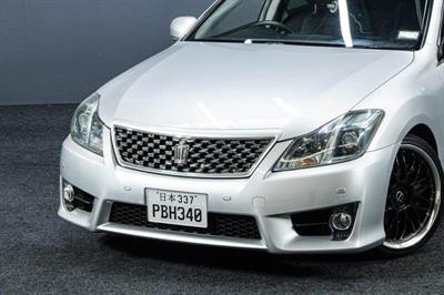 2011 Toyota Crown - Thumbnail