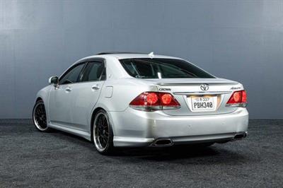 2011 Toyota Crown - Thumbnail
