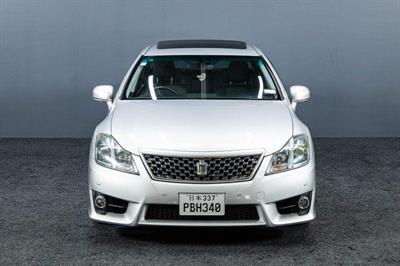 2011 Toyota Crown - Thumbnail