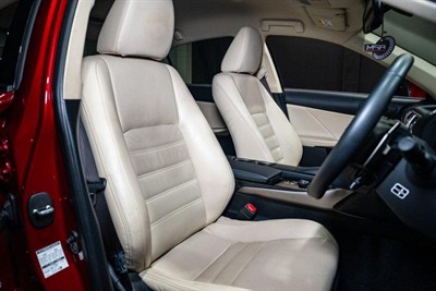 2013 Lexus IS 300h - Thumbnail