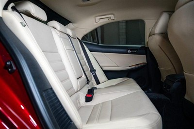 2013 Lexus IS 300h - Thumbnail