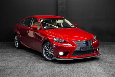 2013 Lexus IS 300h - Thumbnail