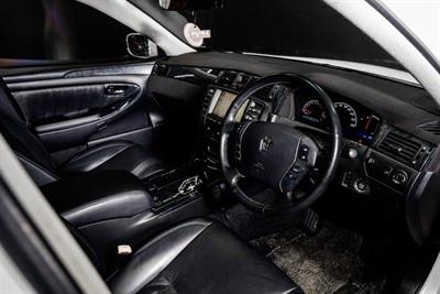 2004 Toyota Crown - Thumbnail