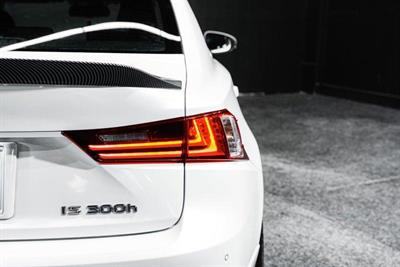 2013 Lexus IS 300h - Thumbnail
