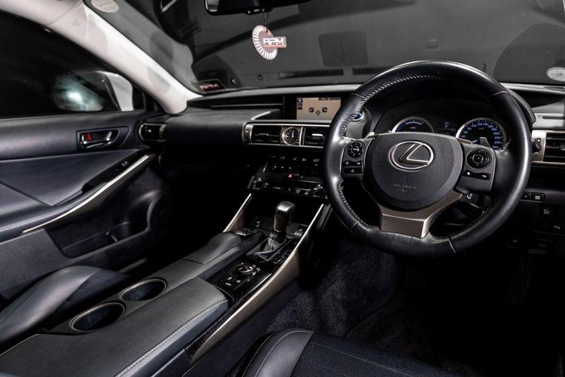 2013 Lexus IS 300h