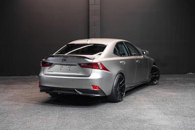 2013 Lexus IS 300h - Thumbnail