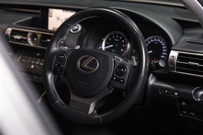 2013 Lexus IS 300h - Thumbnail