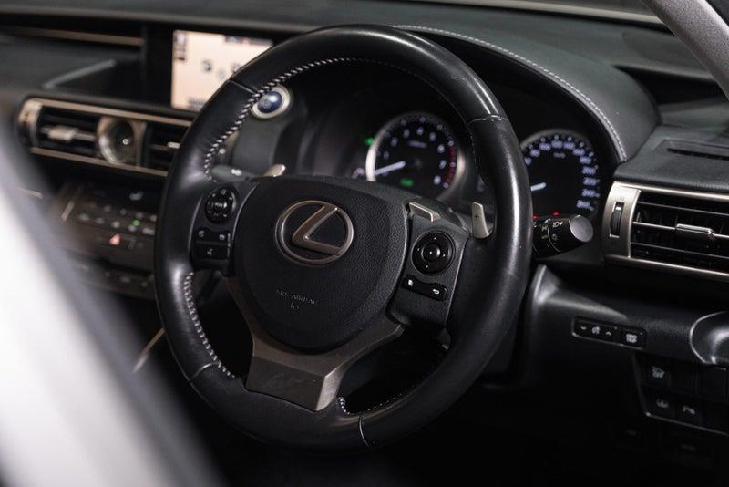 2013 Lexus IS 300h