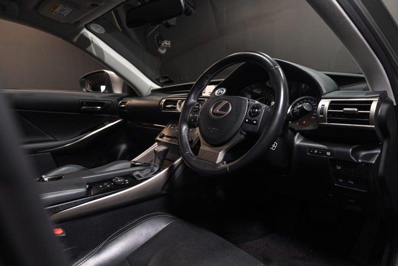 2013 Lexus IS 300h