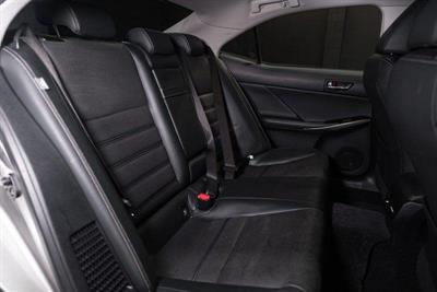 2013 Lexus IS 300h - Thumbnail