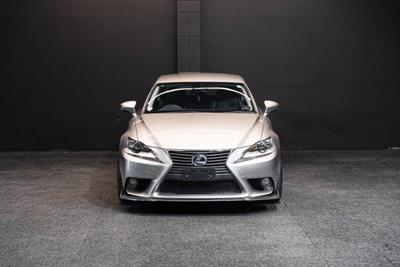 2013 Lexus IS 300h - Thumbnail
