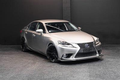 2013 Lexus IS 300h - Thumbnail