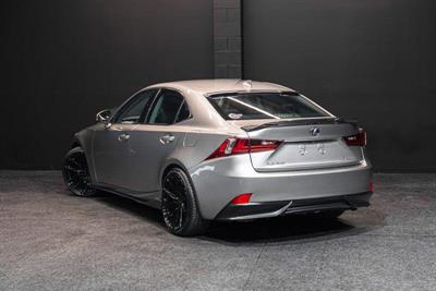 2013 Lexus IS 300h - Thumbnail