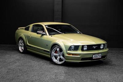 2005 Ford Mustang - Thumbnail