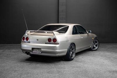 1996 Nissan Skyline - Thumbnail