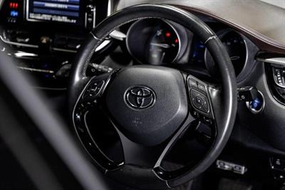 2017 Toyota C-HR - Thumbnail
