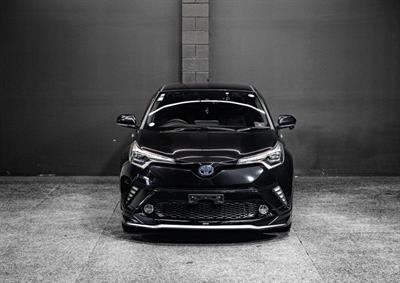 2017 Toyota C-HR - Thumbnail