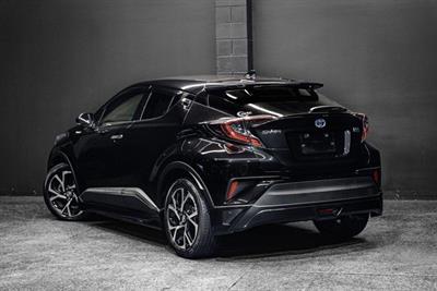 2017 Toyota C-HR - Thumbnail