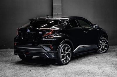 2017 Toyota C-HR - Thumbnail