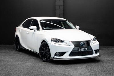 2014 Lexus IS 300h - Thumbnail