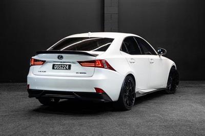 2014 Lexus IS 300h - Thumbnail