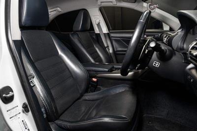 2014 Lexus IS 300h - Thumbnail