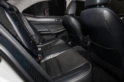 2014 Lexus IS 300h - Thumbnail
