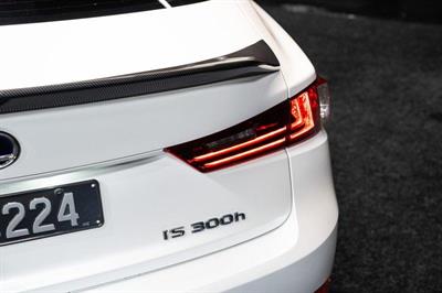 2014 Lexus IS 300h - Thumbnail