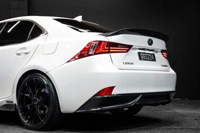 2014 Lexus IS 300h - Thumbnail
