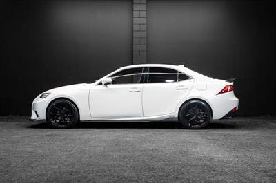 2014 Lexus IS 300h - Thumbnail