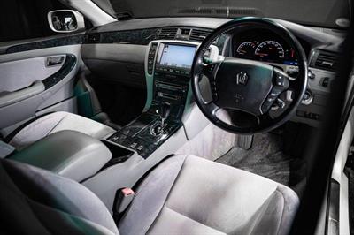 2004 Toyota Crown - Thumbnail