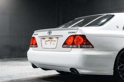 2004 Toyota Crown - Thumbnail