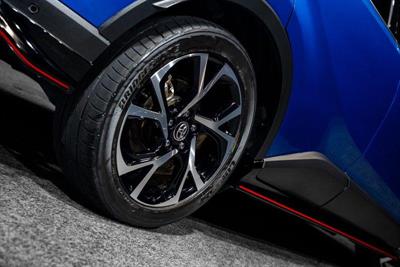 2017 Toyota C-HR - Thumbnail