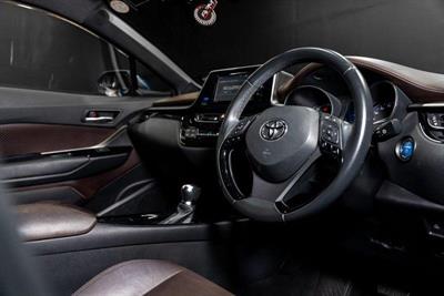 2017 Toyota C-HR - Thumbnail